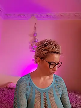 LunaBlaise online show from 22, 4, 2026