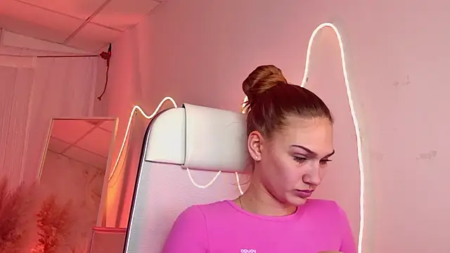 Snapshot of Sweet_Emilya chatting on 8, 3, 2026 Sweet Emilya online show from 8, 3, 2026