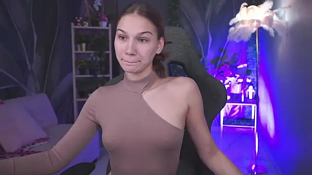 Snapshot of Sweet_Emilya chatting on 14, 4, 2026 Sweet Emilya online show from 14, 4, 2026