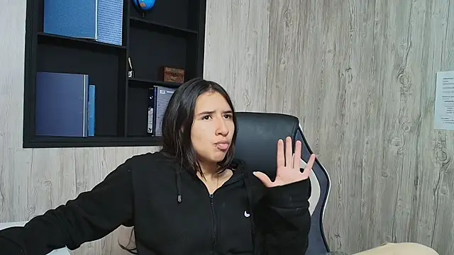 LilyRossi  online show from 28, 4, 2026