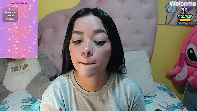 Snapshot of Sophiiee_Gray chatting on 8, 5, 2026 Sophiiee Gray online show from 8, 5, 2026