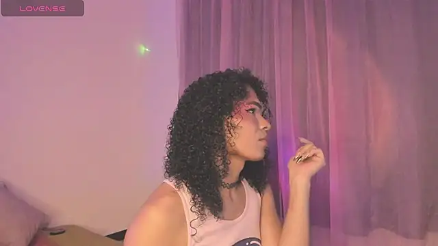 Snapshot of V-nus chatting on 6, 4, 2026 V-nus online show from 6, 4, 2026