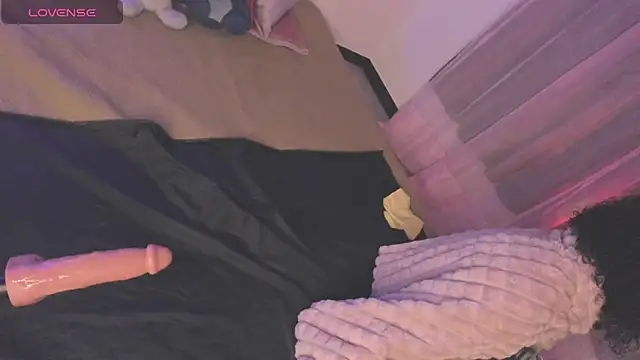 Snapshot of V-nus chatting on 6, 4, 2026 V-nus online show from 6, 4, 2026