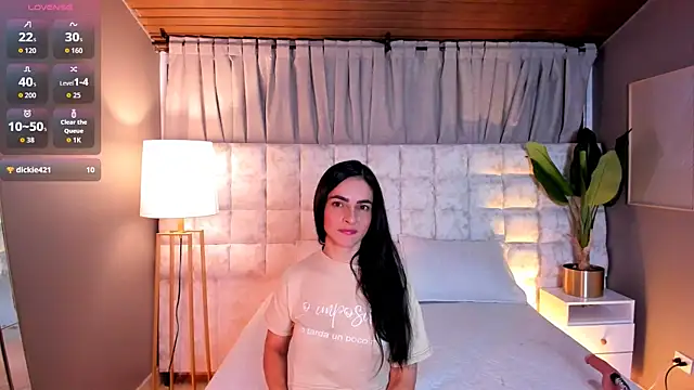 Snapshot of Samantha_Velle chatting on 4, 6, 2026 Samantha Velle online show from 4, 6, 2026