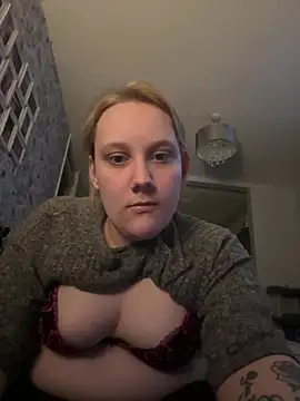 Snapshot of SassieBlondie chatting on 27, 2, 2026 SassieBlondie online show from 27, 2, 2026