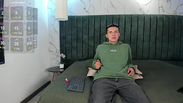 Snapshot of Juanse_Colling chatting on 11, 3, 2026 Juanse Colling online show from 11, 3, 2026