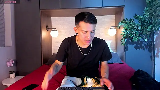 Snapshot of Juanse_Colling chatting on 13, 3, 2026 Juanse Colling online show from 13, 3, 2026