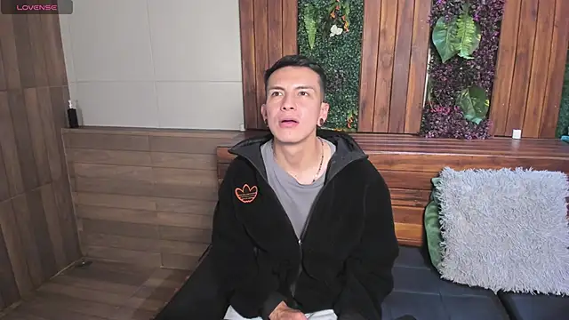 Snapshot of Juanse_Colling chatting on 26, 3, 2026 Juanse Colling online show from 26, 3, 2026