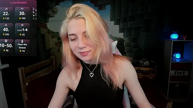 Snapshot of RosaFowler chatting on 29, 4, 2026 RosaFowler online show from 29, 4, 2026