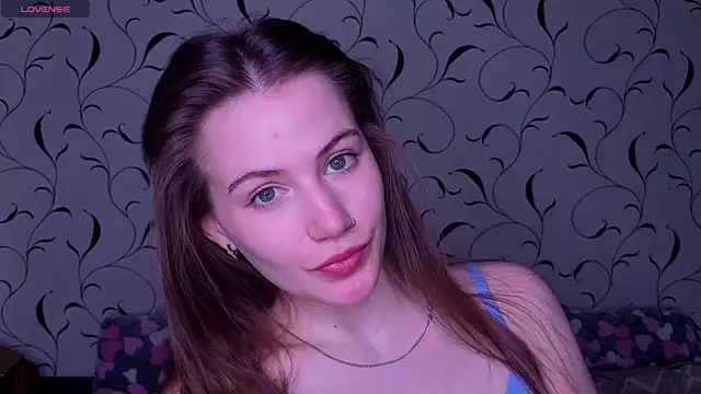 Luxwyverna online show from 10, 4, 2026