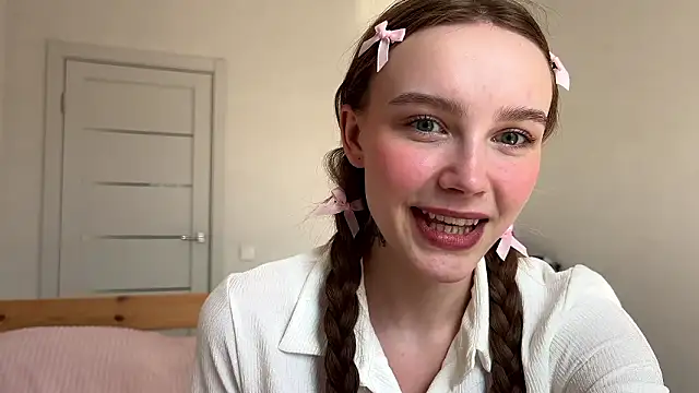 Snapshot of Lolatatee chatting on 9, 3, 2026 Lolatatee online show from 9, 3, 2026