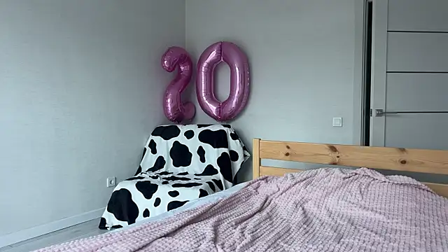 Snapshot of Lolatatee chatting on 1, 4, 2026 Lolatatee online show from 1, 4, 2026