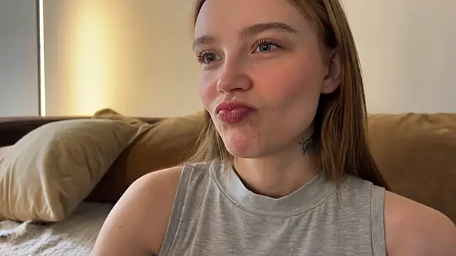 Snapshot of Lolatatee chatting on 11, 4, 2026 Lolatatee online show from 11, 4, 2026