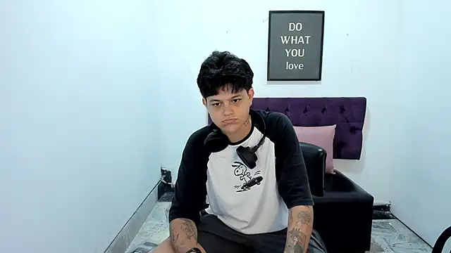 TomBoy Natali online show from 13, 4, 2026