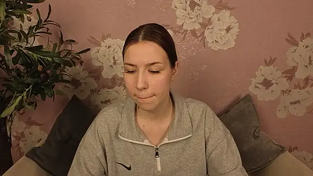 Snapshot of AleshiaFontes chatting on 3, 3, 2026 AleshiaFontes online show from 3, 3, 2026