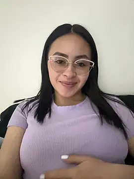 Snapshot of Anni_Rose chatting on 7, 3, 2026 Anni Rose online show from 7, 3, 2026