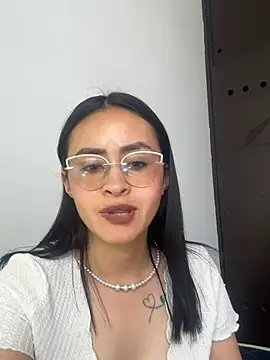 Snapshot of Anni_Rose chatting on 8, 3, 2026 Anni Rose online show from 8, 3, 2026