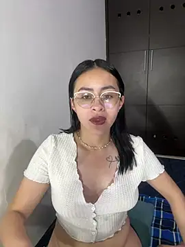 Snapshot of Anni_Rose chatting on 6, 4, 2026 Anni Rose online show from 6, 4, 2026