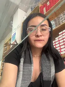 Snapshot of Anni_Rose chatting on 8, 4, 2026 Anni Rose online show from 8, 4, 2026