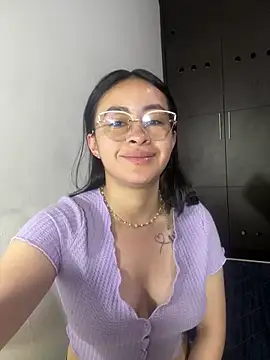 Snapshot of Anni_Rose chatting on 15, 4, 2026 Anni Rose online show from 15, 4, 2026