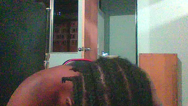 Snapshot of charles_king chatting on 4, 8, 2026 charles king online show from 4, 8, 2026