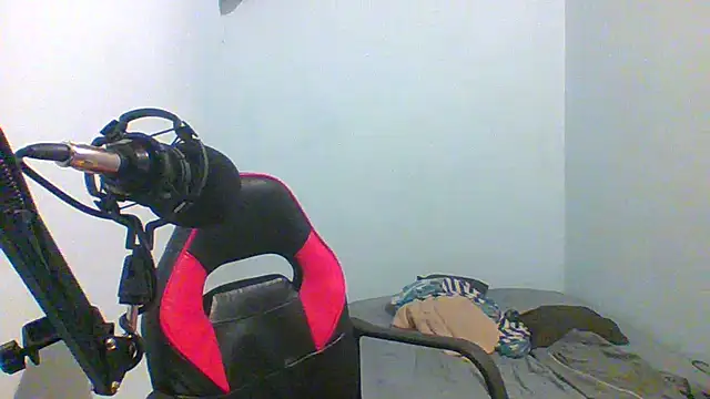 Snapshot of charles_king chatting on 6, 8, 2026 charles king online show from 6, 8, 2026