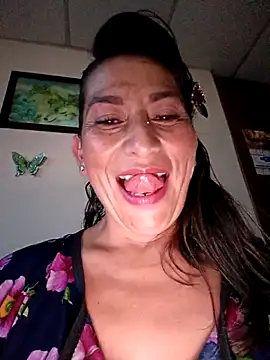 Snapshot of Lucia_Rios chatting on 6, 5, 2026 Lucia Rios online show from 6, 5, 2026