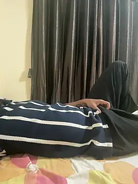 Hunnybunny1990 online show from 28, 2, 2026