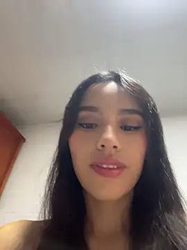 Mia-villalobos online show from 2, 5, 2026