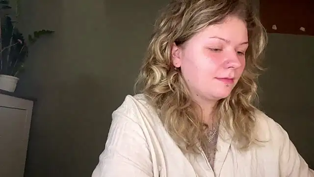 Snapshot of YoungAlina chatting on 15, 4, 2026 YoungAlina online show from 15, 4, 2026