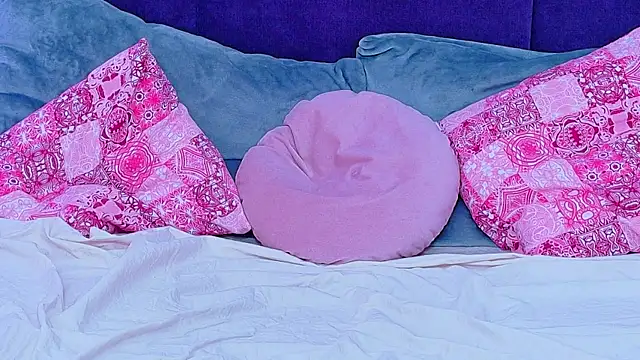 Snapshot of RaysaDrake chatting on 9, 4, 2026 RaysaDrake online show from 9, 4, 2026