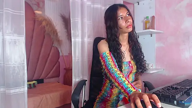 Siena Bouer online show from 4, 3, 2026