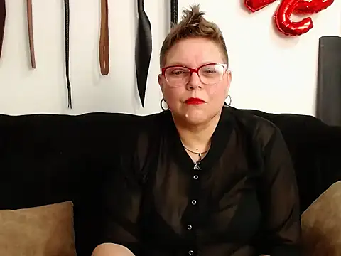 Snapshot of Leah_R chatting on 10, 3, 2026 Leah R online show from 10, 3, 2026