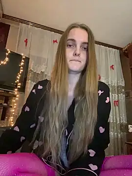 Snapshot of LunaVey chatting on 8, 6, 2026 LunaVey online show from 8, 6, 2026