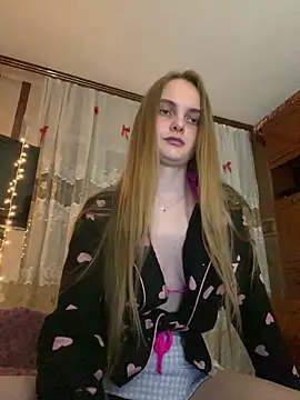 Snapshot of LunaVey chatting on 17, 6, 2026 LunaVey online show from 17, 6, 2026