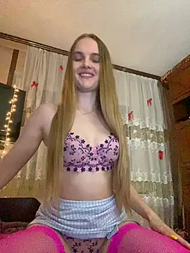 Snapshot of LunaVey chatting on 24, 7, 2026 LunaVey online show from 24, 7, 2026