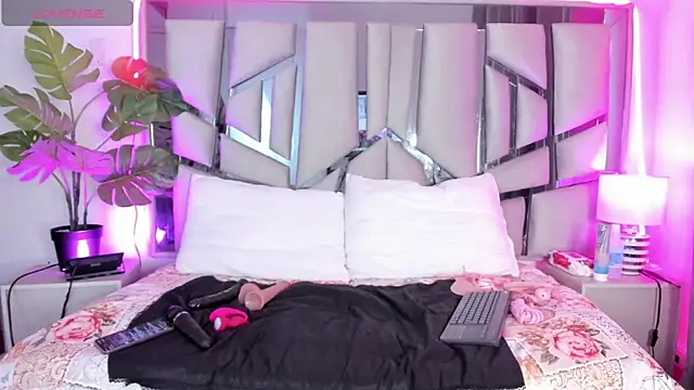 Snapshot of lucy_davies chatting on 18, 3, 2026 lucy davies online show from 18, 3, 2026