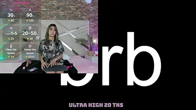 Snapshot of lucy_davies chatting on 2, 4, 2026 lucy davies online show from 2, 4, 2026