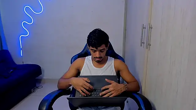 jossi12345j online show from 12, 4, 2026