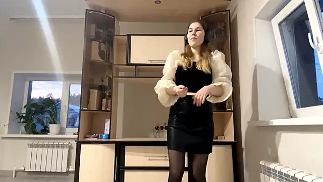 JoanieMochel online show from 4, 3, 2026