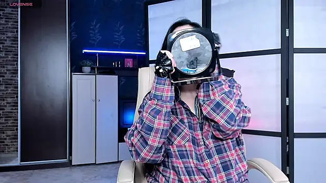 Lucky Milf online show from 5, 4, 2026