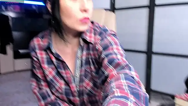 Lucky Milf online show from 17, 5, 2026