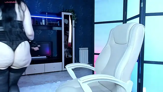 Lucky Milf online show from 18, 6, 2026