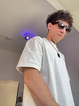 Snapshot of TitanNoir chatting on 15, 3, 2026 TitanNoir online show from 15, 3, 2026