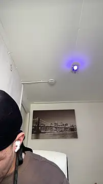 Snapshot of TitanNoir chatting on 7, 4, 2026 TitanNoir online show from 7, 4, 2026