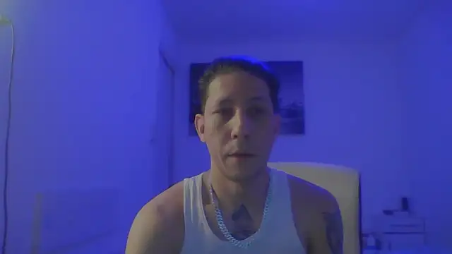 Snapshot of TitanNoir chatting on 9, 4, 2026 TitanNoir online show from 9, 4, 2026