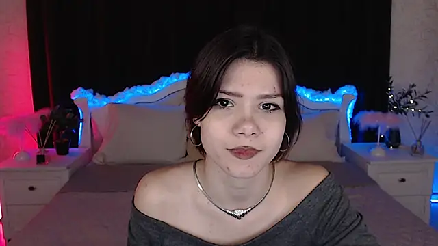 llittle-peachh online show from 13, 3, 2026