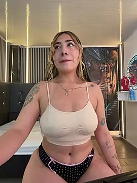 Snapshot of ManuelaVeeleez chatting on 3, 3, 2026 ManuelaVeeleez online show from 3, 3, 2026