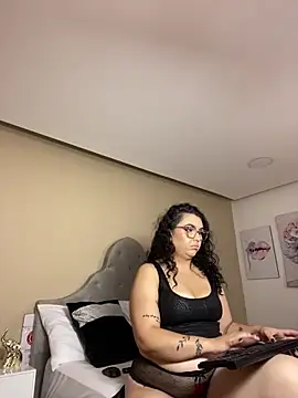 Snapshot of AlmaraRouge chatting on 2, 5, 2026 AlmaraRouge online show from 2, 5, 2026
