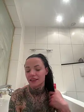 Snapshot of SkinnyLilly chatting on 1, 5, 2026 SkinnyLilly online show from 1, 5, 2026
